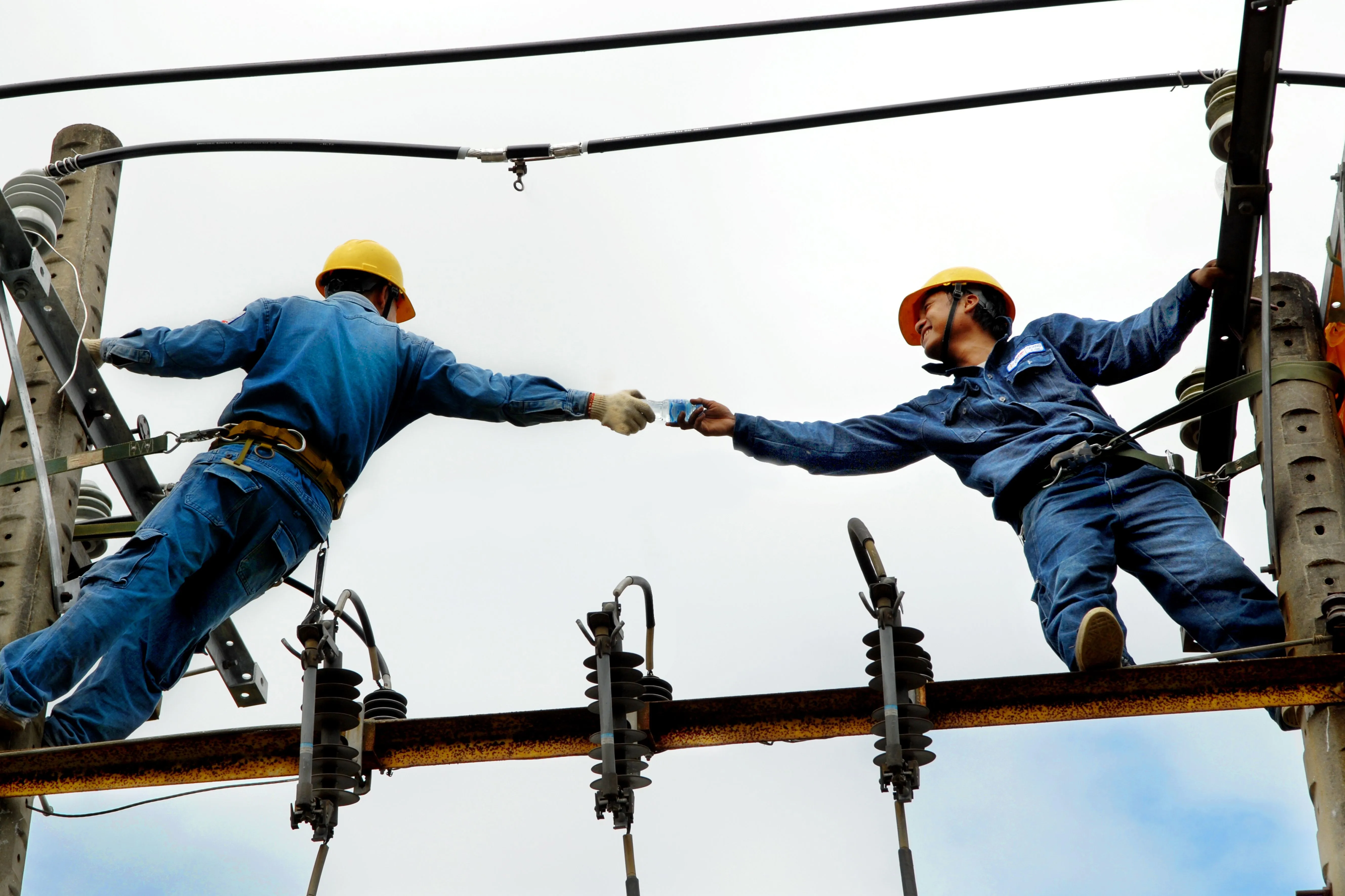 Equipo de electricistas J & M en Bogotá